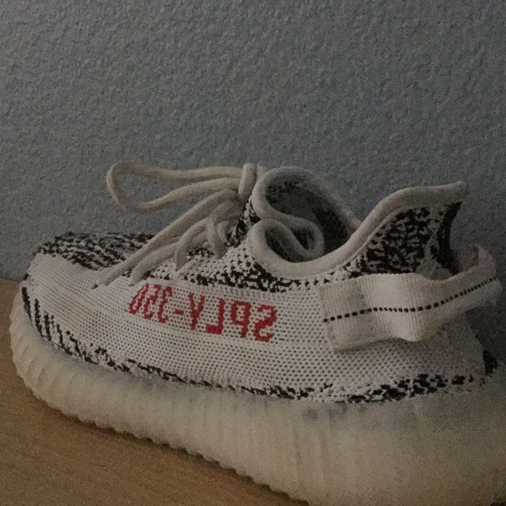 Used but not really dirty Yeezy shoes in size US 7